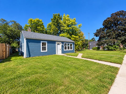 Tiny photo for 2109 S 5th Street, Rockford, IL 61104 (MLS # 12763276)