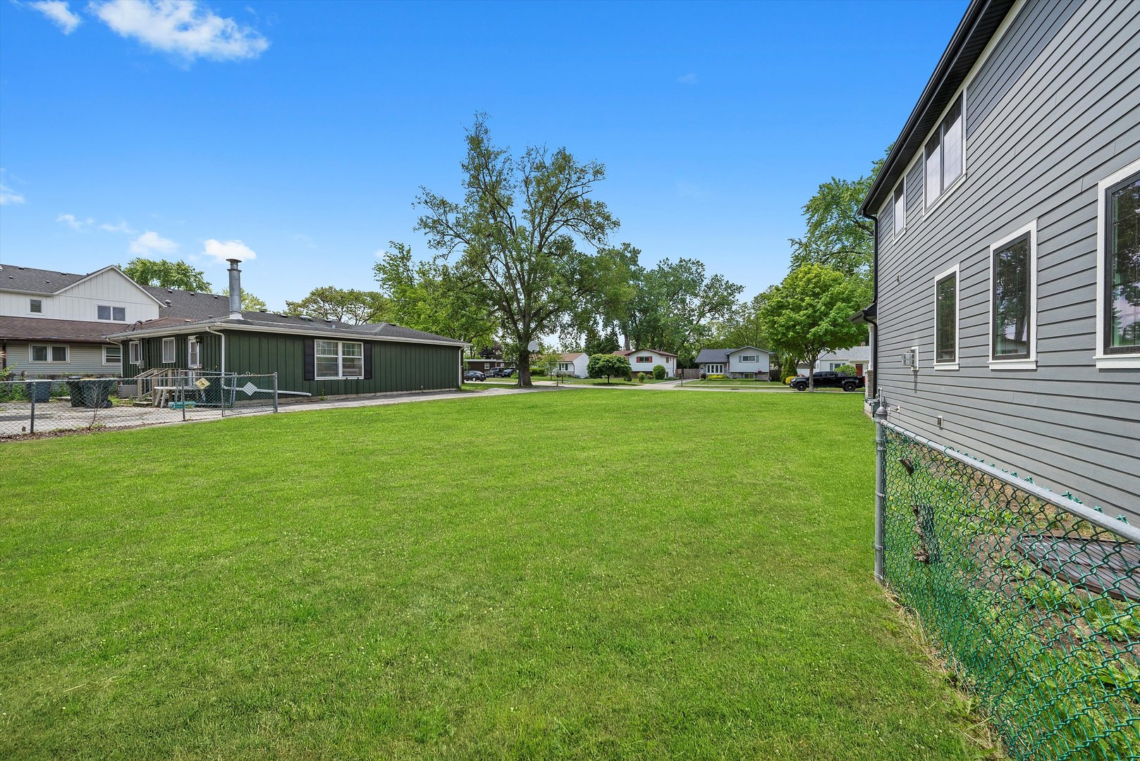 341 OAK Avenue