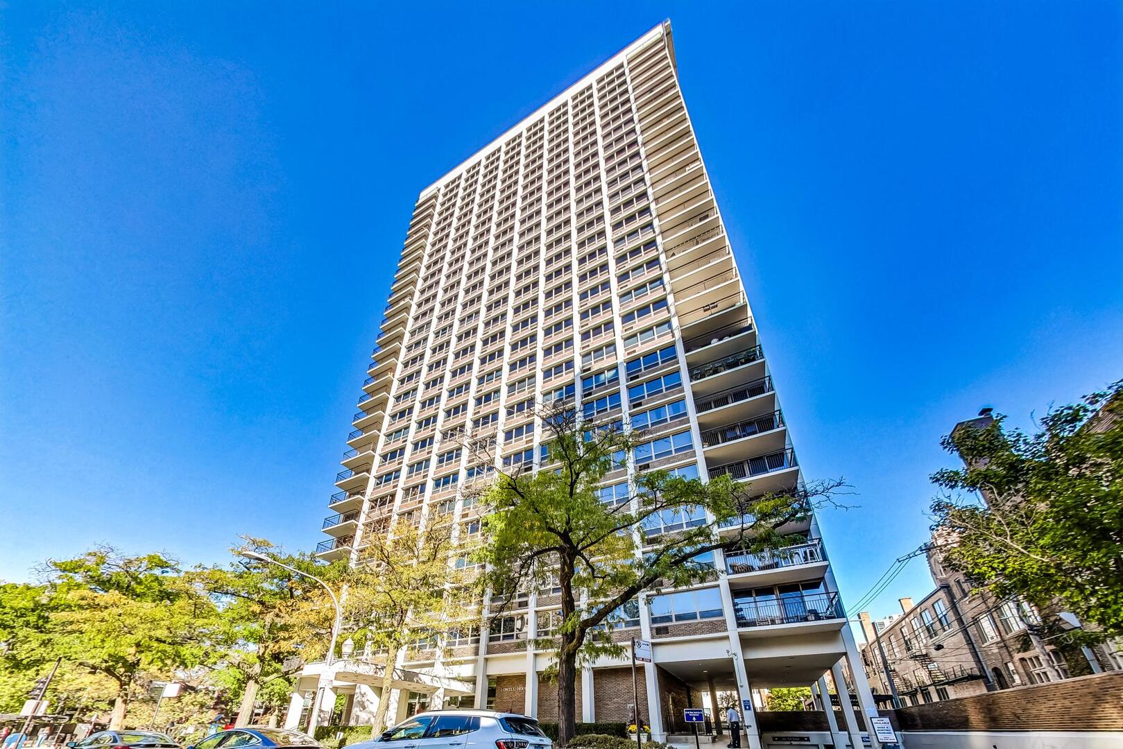 88 W Schiller Street 2903L