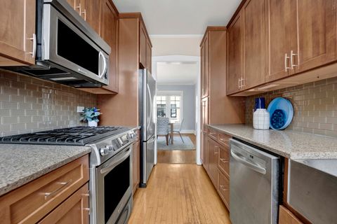 Tiny photo for 826 Michigan Avenue #2B, Evanston, IL 60202 (MLS # 12461365)