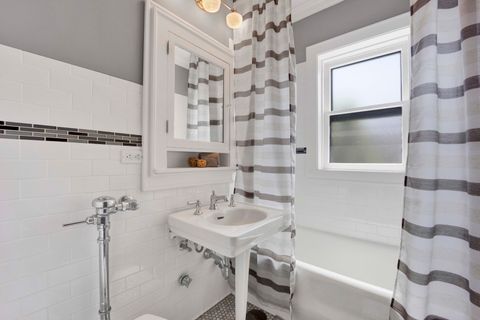 Tiny photo for 826 Michigan Avenue #2B, Evanston, IL 60202 (MLS # 12461365)