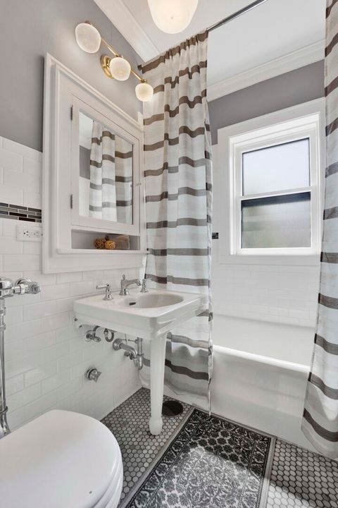 Tiny photo for 826 Michigan Avenue #2B, Evanston, IL 60202 (MLS # 12461365)