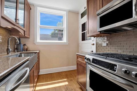 Tiny photo for 826 Michigan Avenue #2B, Evanston, IL 60202 (MLS # 12461365)