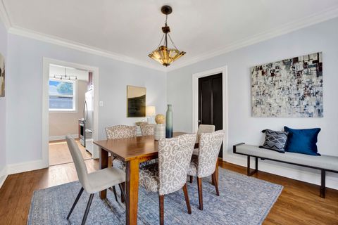 Tiny photo for 826 Michigan Avenue #2B, Evanston, IL 60202 (MLS # 12461365)