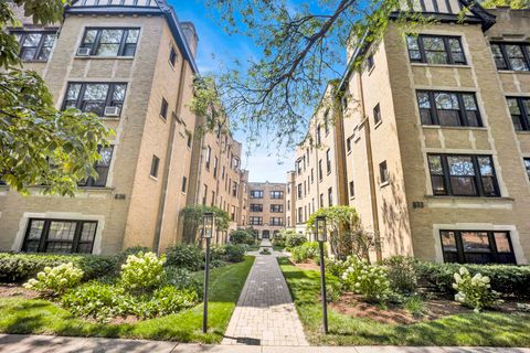 Photo of 826 Michigan Avenue #2B, Evanston, IL 60202 (MLS # 12461365)