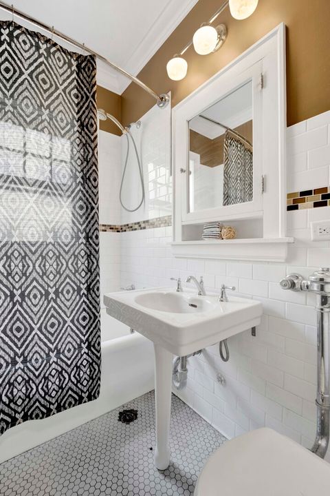 Tiny photo for 826 Michigan Avenue #2B, Evanston, IL 60202 (MLS # 12461365)