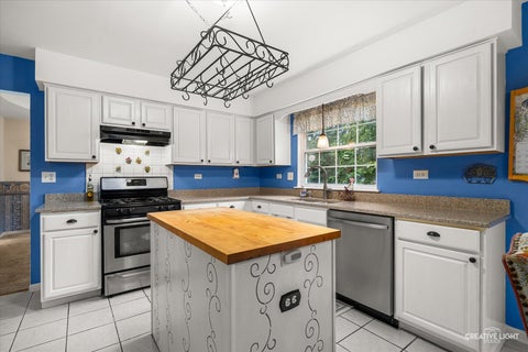 Tiny photo for 203 Parkside Lane, Oswego, IL 60543 (MLS # 12762117)