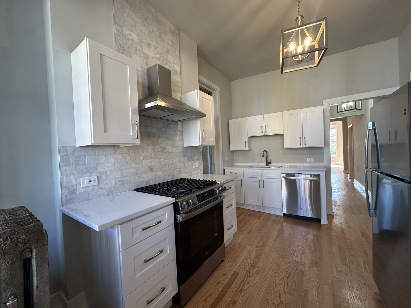 1513 N california Avenue 2F