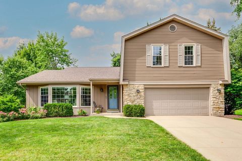 Photo of 1211 Parliament Court, Libertyville, IL 60048 (MLS # 12460728)