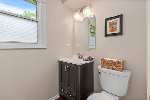 Tiny photo for 1211 Parliament Court, Libertyville, IL 60048 (MLS # 12460728)