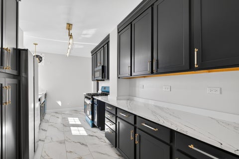 Tiny photo for 6901 S Oglesby Avenue #10A, Chicago, IL 60649 (MLS # 12678737)