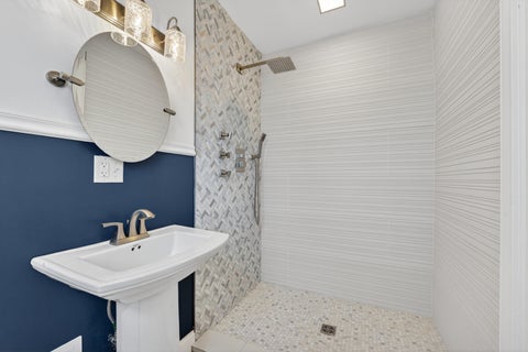 Tiny photo for 6901 S Oglesby Avenue #10A, Chicago, IL 60649 (MLS # 12678737)