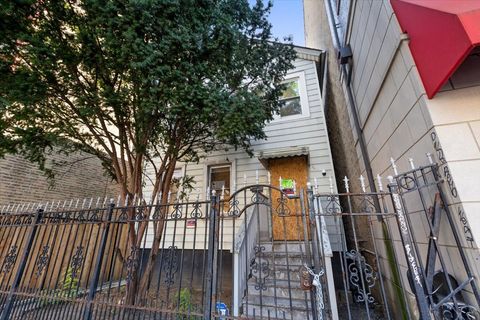Photo of 1921 W Chicago Avenue, Chicago, IL 60622 (MLS # 12475568)
