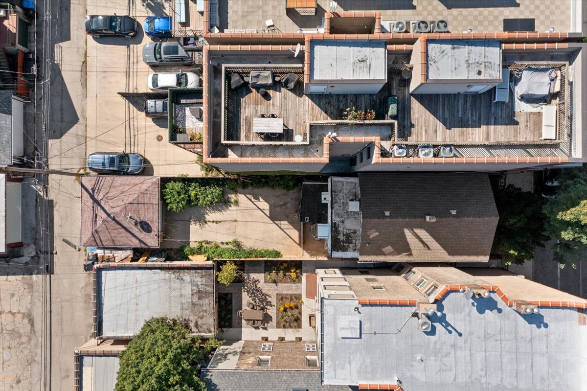 1921 W Chicago Avenue