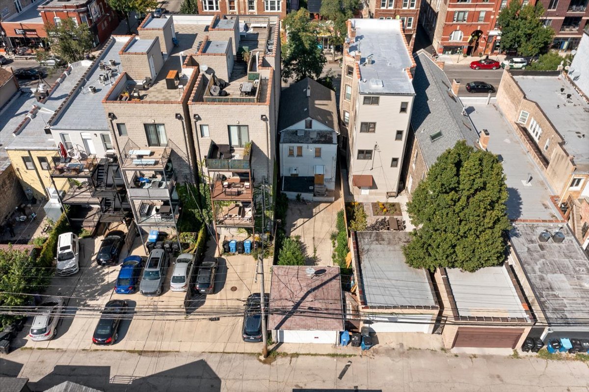 1921 W Chicago Avenue