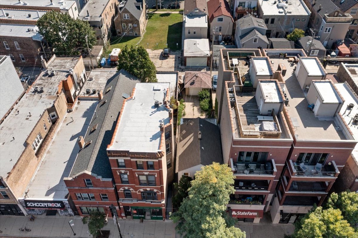 1921 W Chicago Avenue