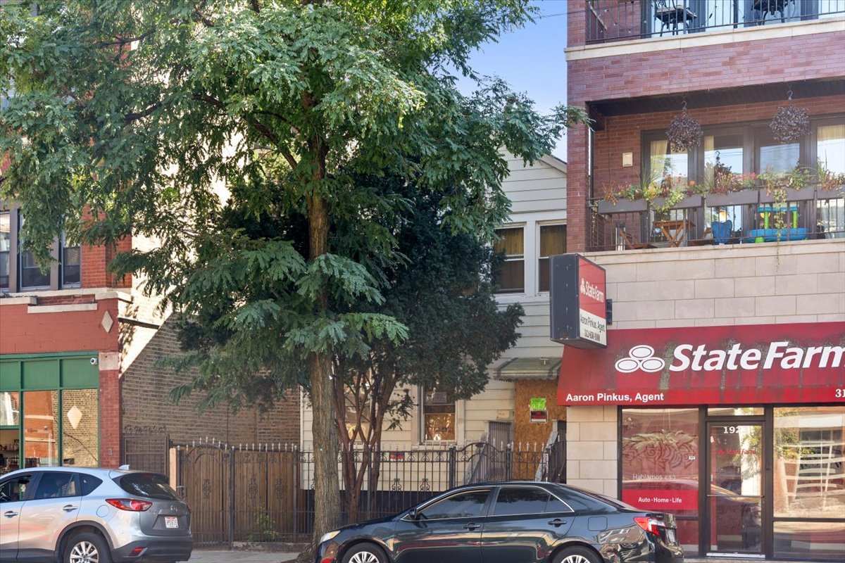 1921 W Chicago Avenue