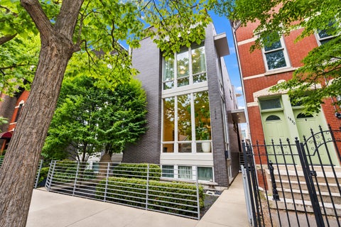 Photo of 1824 W Superior Street, Chicago, IL 60622 (MLS # 12755189)