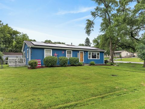 Photo of 183 SUNSET Drive, Carpentersville, IL 60110 (MLS # 12654648)