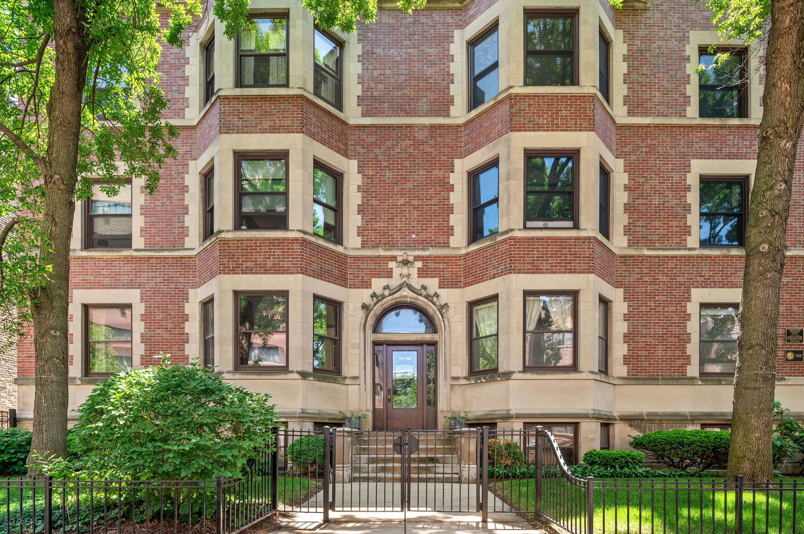 707 W Bittersweet Place K1