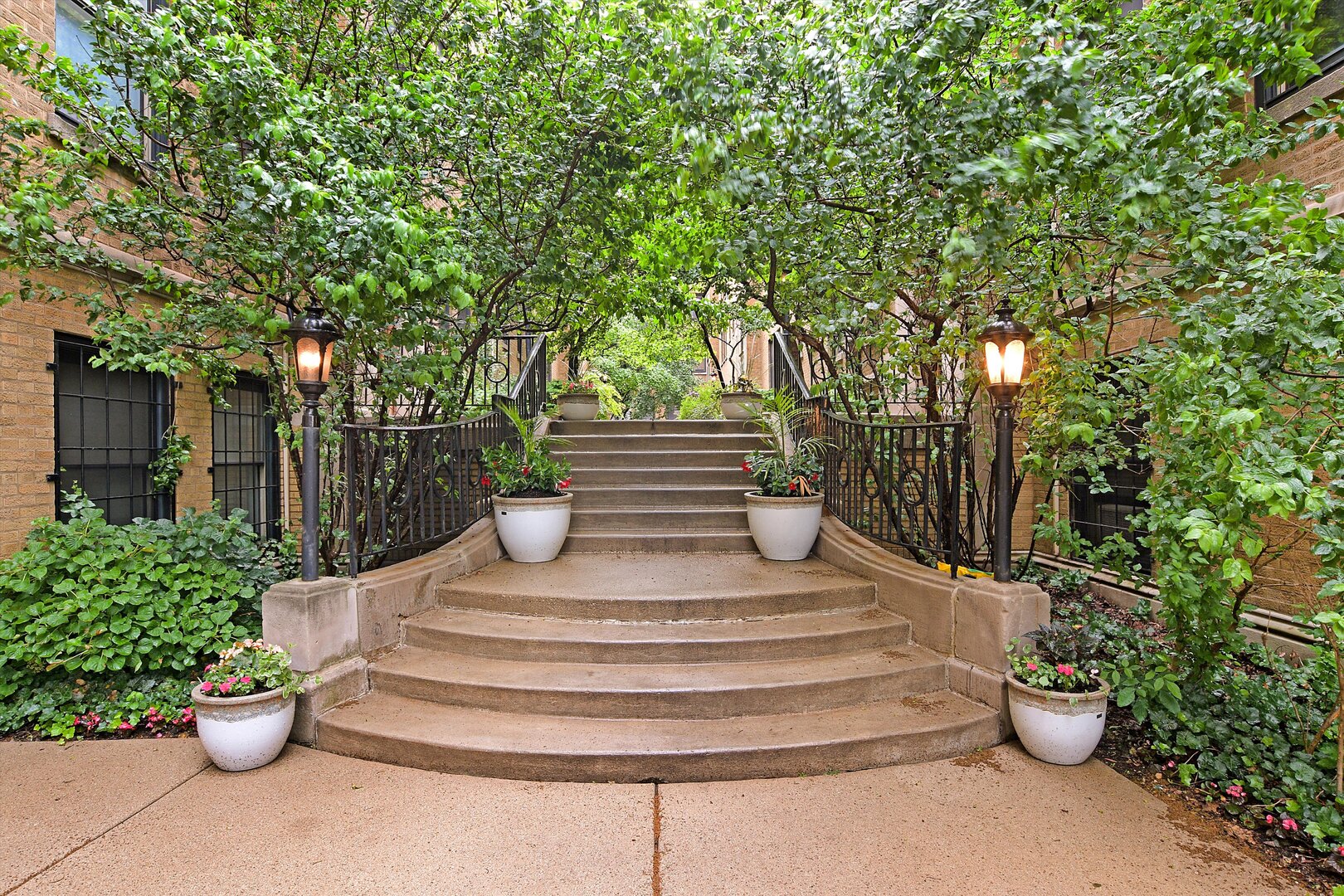 630 W Waveland Avenue 4A