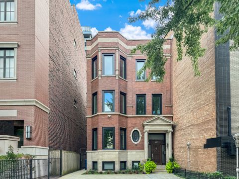 Photo of 461 W Melrose Street, Chicago, IL 60657 (MLS # 12468655)