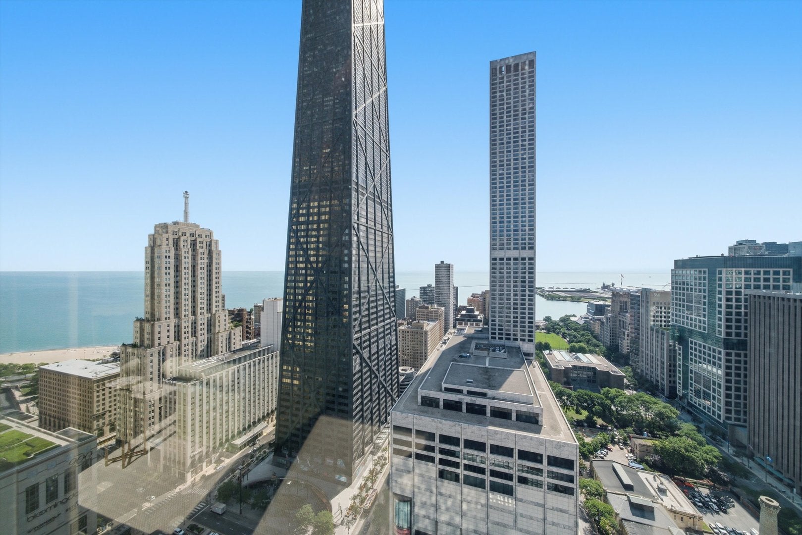 111 E Chestnut Street 42F