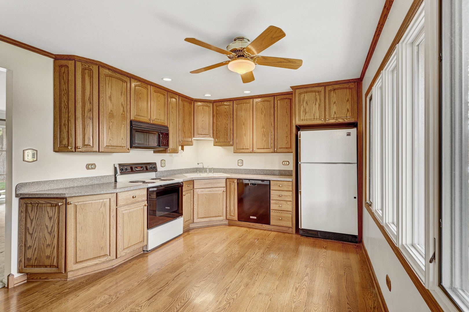 385 Pleasant Street