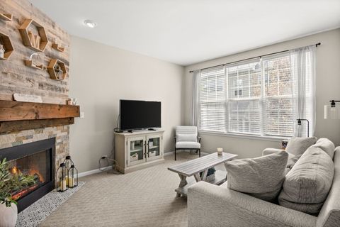 Tiny photo for 521 Pheasant Trail, St. Charles, IL 60174 (MLS # 12634349)
