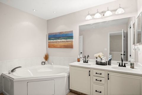Tiny photo for 521 Pheasant Trail, St. Charles, IL 60174 (MLS # 12634349)