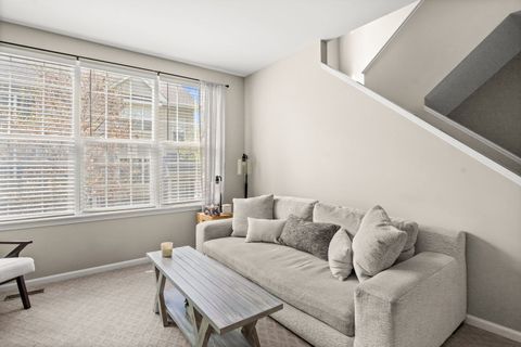 Tiny photo for 521 Pheasant Trail, St. Charles, IL 60174 (MLS # 12634349)