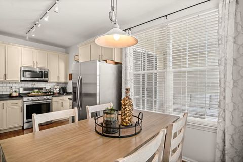 Tiny photo for 521 Pheasant Trail, St. Charles, IL 60174 (MLS # 12634349)