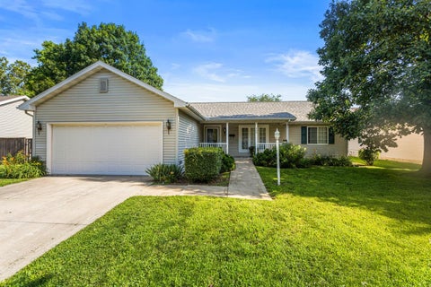 Photo of 406 E Beardsley Avenue, Champaign, IL 61820 (MLS # 12651411)