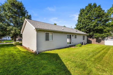 Tiny photo for 406 E Beardsley Avenue, Champaign, IL 61820 (MLS # 12651411)