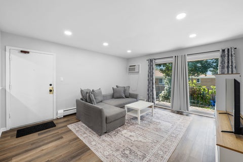 Tiny photo for 215 S Hale Street #9B, Addison, IL 60101 (MLS # 12745914)