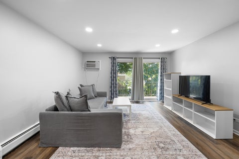 Tiny photo for 215 S Hale Street #9B, Addison, IL 60101 (MLS # 12745914)