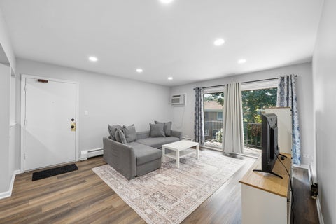 Tiny photo for 215 S Hale Street #9B, Addison, IL 60101 (MLS # 12745914)