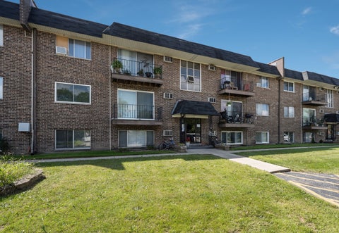 Photo of 215 S Hale Street #9B, Addison, IL 60101 (MLS # 12745914)