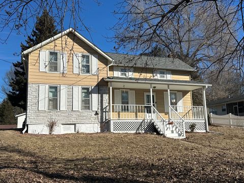 Photo of 624 W Lincolnway Road, Morrison, IL 61270 (MLS # 12560461)