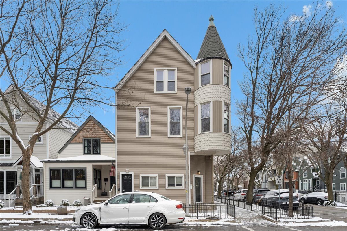 3058 N Hoyne Avenue 2F