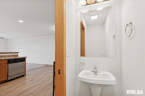 Tiny photo for 5910 AUSTIN Avenue, Davenport, IA 52804 (MLS # QC4267671)