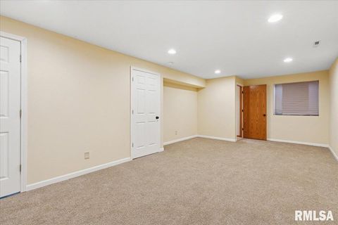 Tiny photo for 5910 AUSTIN Avenue, Davenport, IA 52804 (MLS # QC4267671)