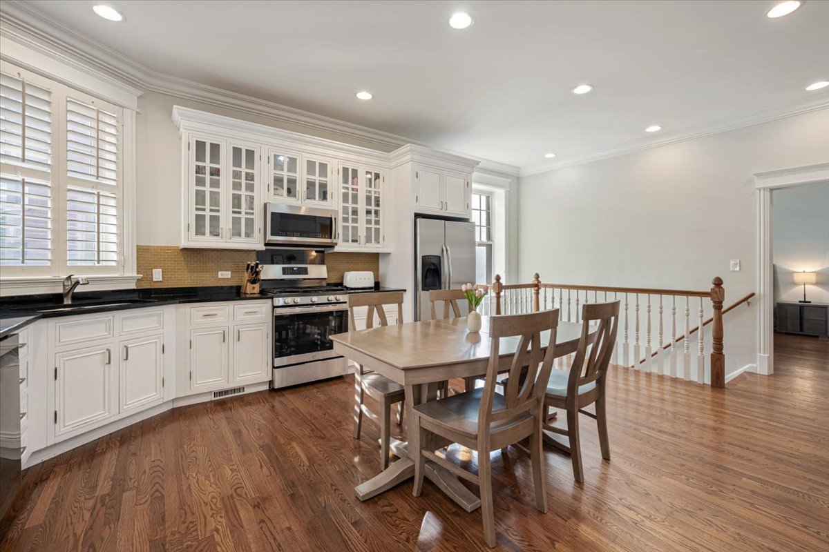 533 W BELMONT Avenue 1