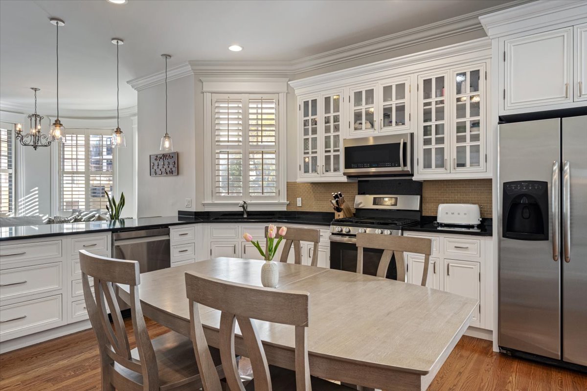 533 W BELMONT Avenue 1