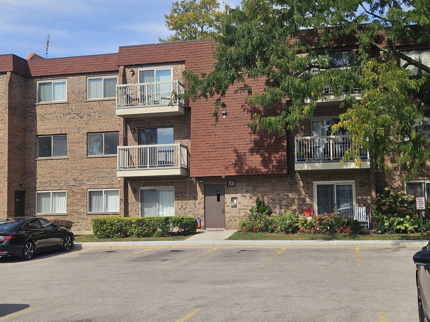 701 W Central Road B3