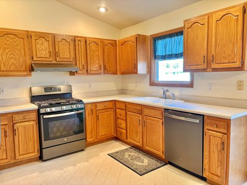 Tiny photo for 2100 Fox Chase Drive, Ottawa, IL 61350 (MLS # 12598340)