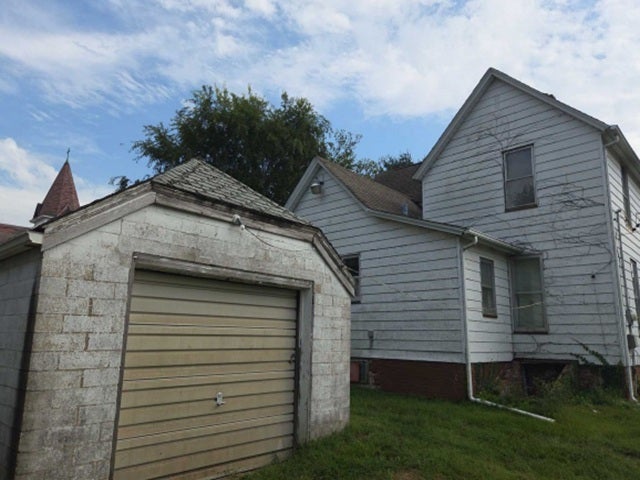 220 W 8th Street