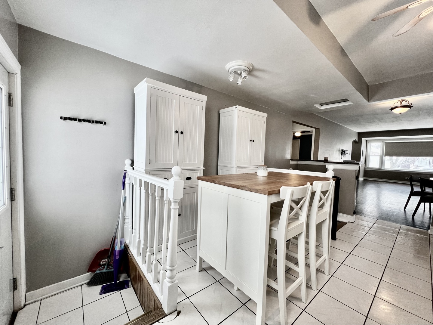 9707 S Harding Avenue