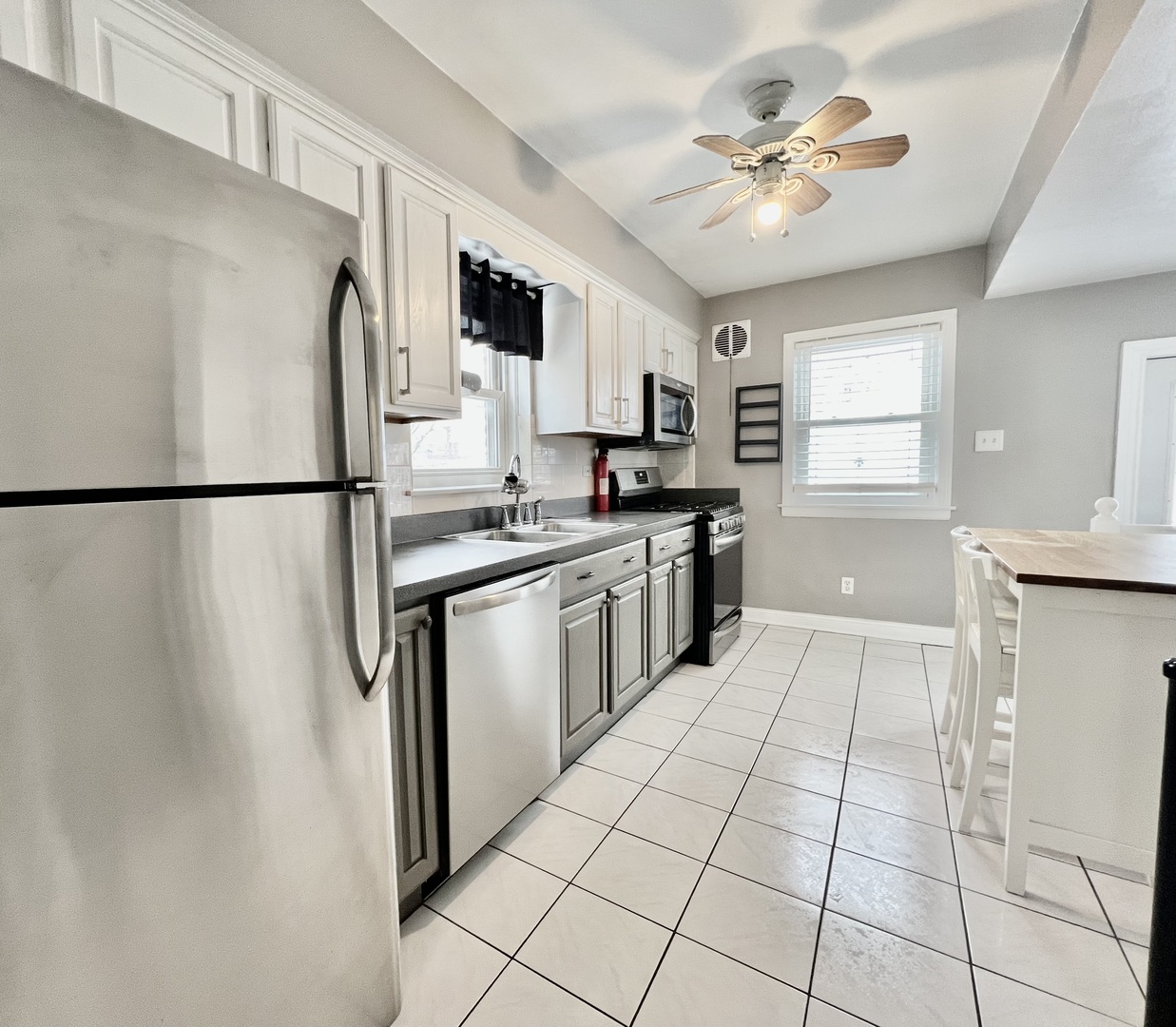 9707 S Harding Avenue