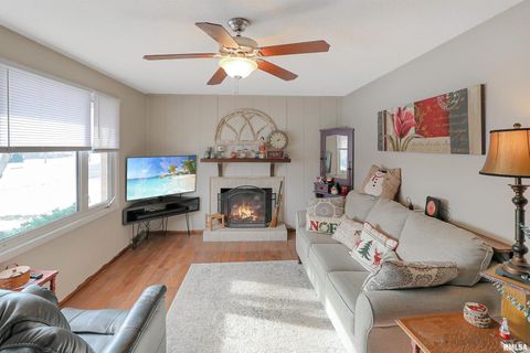 Tiny photo for 1603 Gary Grove Grv, Quincy, IL 62305 (MLS # QC4269966)